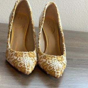 Sam Edelman crochet Show